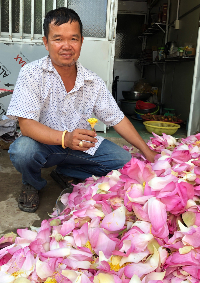 2-anh-bo-sen-1045_20210821_361.jpg Người nông dân Cao Lãnh muốn làm ra những sản phẩm độc đáo từ sen.