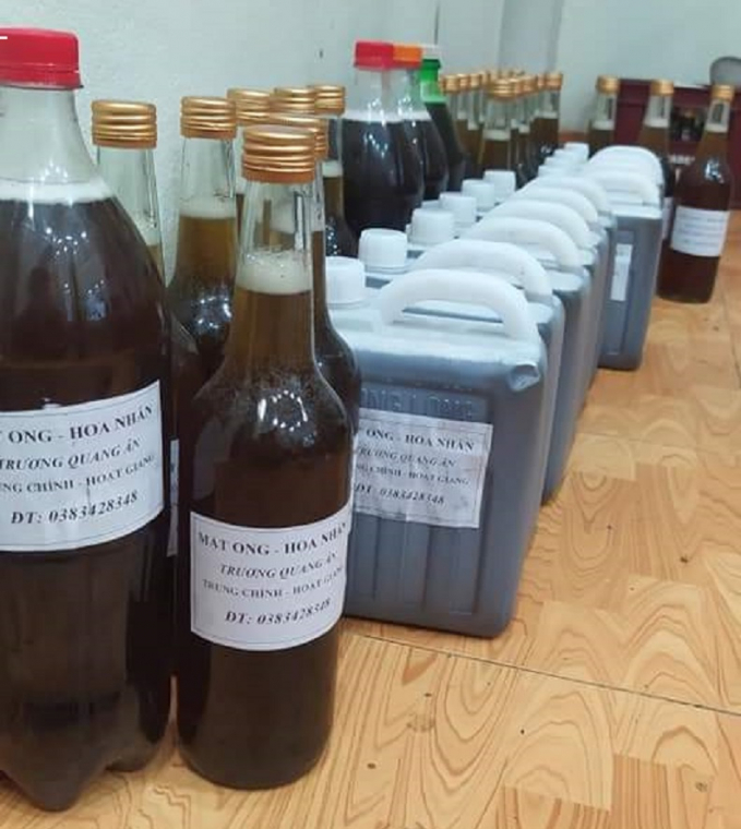 vi-tuong-cua-dan-ong-mat-xin-cam-on-2258_20210810_552.jpg Sản phẩm mật ong tự nhiên của ông Ân được nhiều khách hàng đặt mua với giá cao. Ảnh: Như Cương.