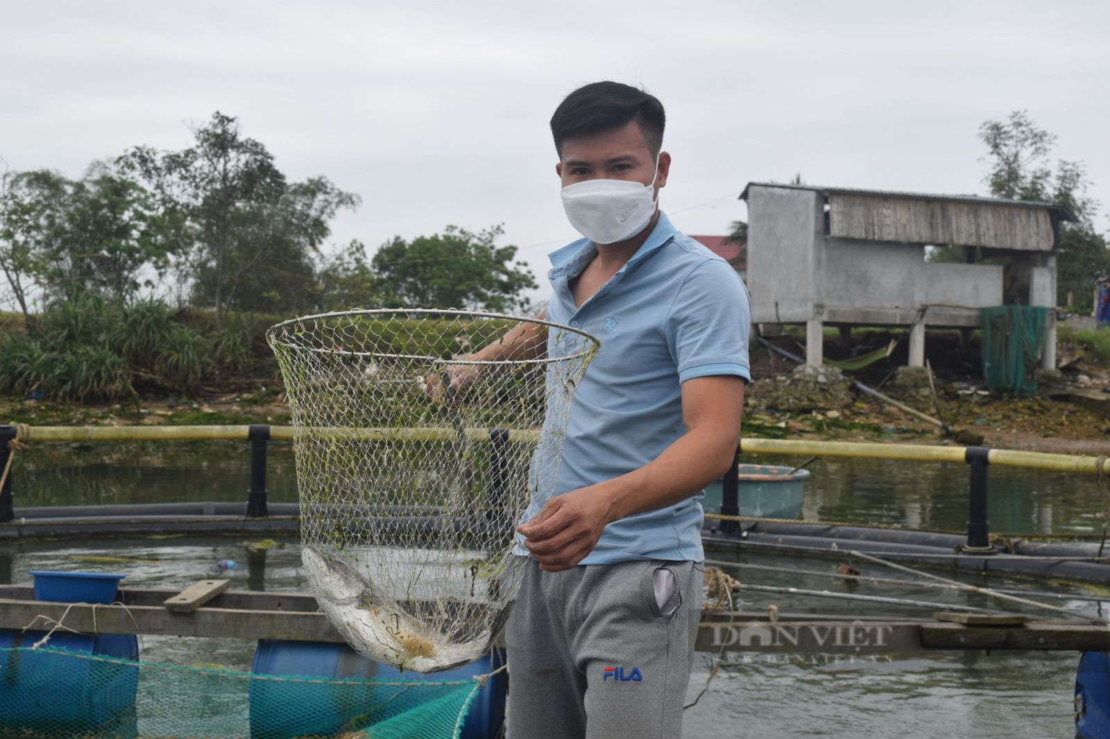Quảng Bình: 9x nuôi cá chẽm bằng công nghệ cao thu về hàng trăm triệu/năm - Ảnh 3.