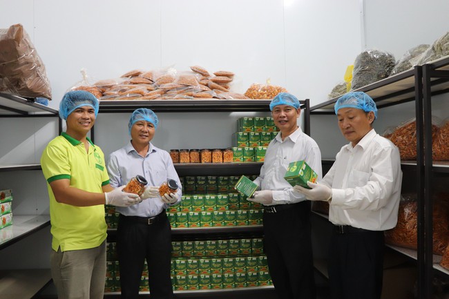 Bà Rịa - Vũng Tàu: Nông dân bán trà túi lọc, đông trùng hạ thảo kiếm tiền tỷ đồng mỗi năm - Ảnh 1.
