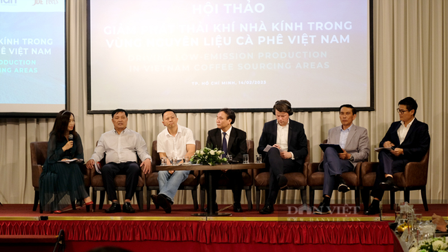 Các đại biểu chia sẻ ý kiến cũng như trách nhiệm của mình tại hội thảo giảm phát thải trong các vùng nguyên liệu cà phê Việt Nam. Ảnh: Nguyên Vỹ Các đại biểu chia sẻ ý kiến cũng như trách nhiệm của mình tại hội thảo giảm phát thải trong các vùng nguyên liệu cà phê Việt Nam. Ảnh: Nguyên Vỹ