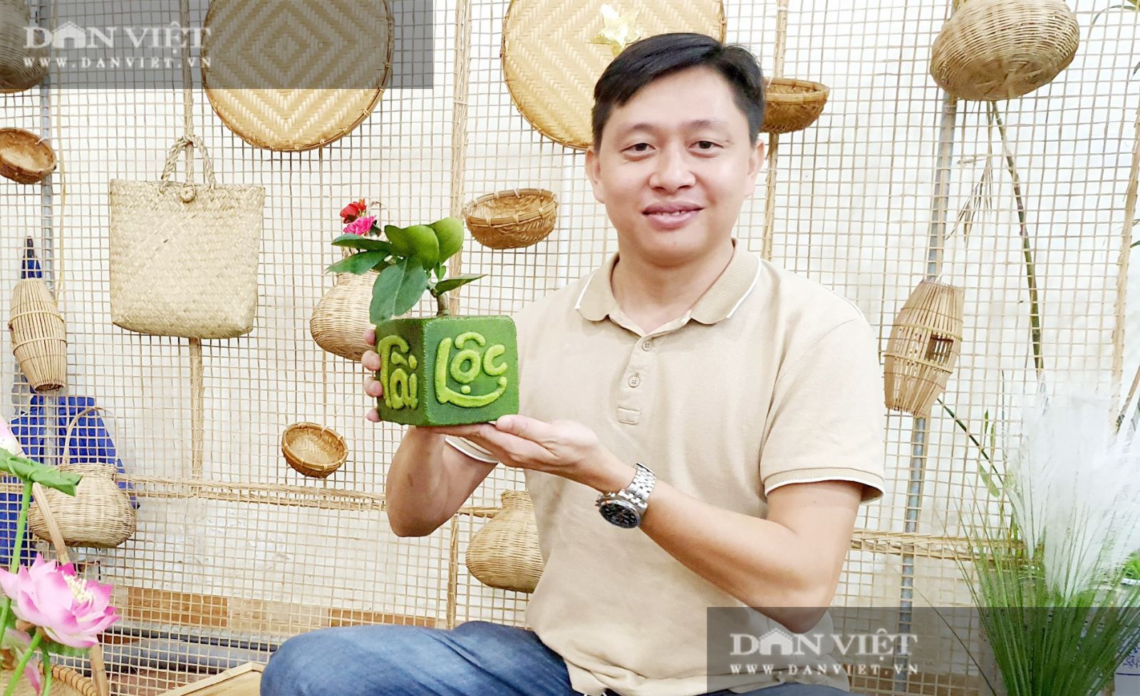 Lạ ở Bến Tre: Trái bưởi có hình hoa mai giá 1 triệu đồng/trái - Ảnh 3.