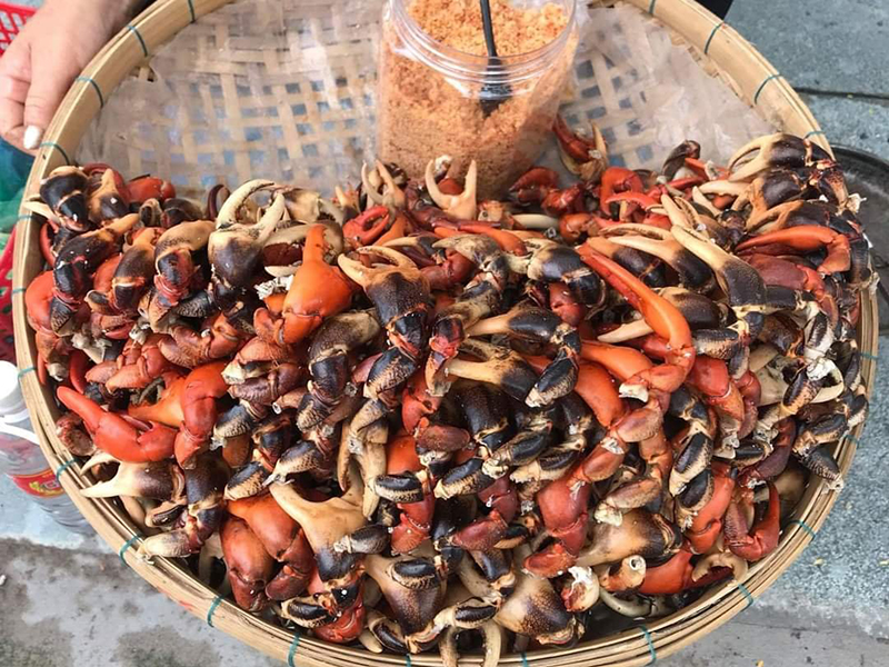 Mâm càng cua đồng đặc sản mỗi khi mùa nước nổi về.