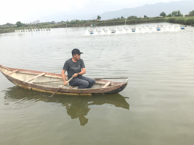 Người nuôi thủy sản ở Bình Định phần nhiều đã chuyển sang nuôi theo phương pháp an toàn sinh học. Ảnh: V.Đ.T
