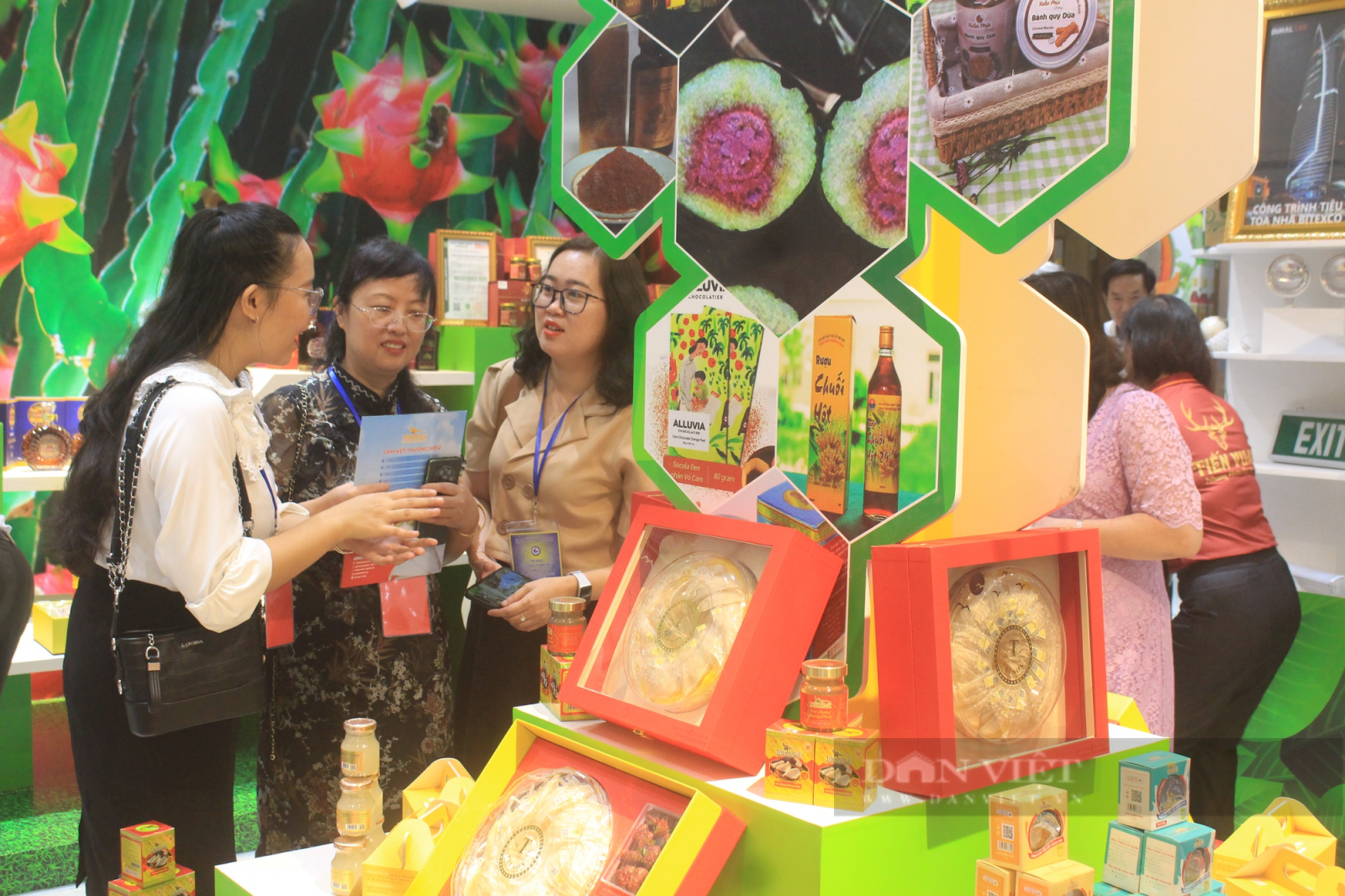 Tiền Giang đưa sầu riêng VIP, thanh long màu lạ, mắm tôm chà và cả trăm đặc sản OCOP về TP.HCM - Ảnh 6. Tiền Giang đưa sầu riêng VIP, thanh long màu lạ, mắm tôm chà và cả trăm đặc sản OCOP về TP.HCM - Ảnh 6.