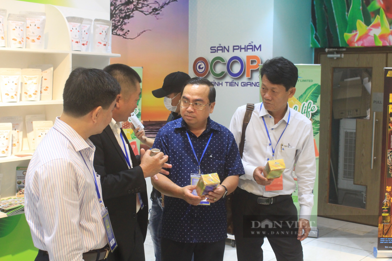 Tiền Giang đưa sầu riêng VIP, thanh long màu lạ, mắm tôm chà và cả trăm đặc sản OCOP về TP.HCM - Ảnh 8. Tiền Giang đưa sầu riêng VIP, thanh long màu lạ, mắm tôm chà và cả trăm đặc sản OCOP về TP.HCM - Ảnh 8.
